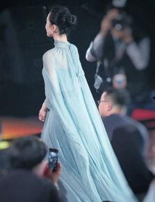 圈内爆料杨幂仪态,展现女神风范 第3张 圈内爆料杨幂仪态,展现女神风范 第3张